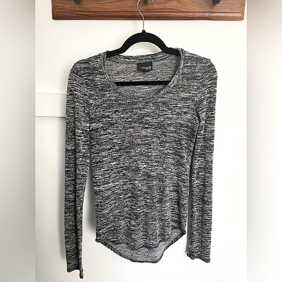 Aritzia Wilfred Free long sleeved tee - Picture 1 of 3